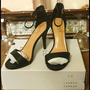 Lauren Conrad pumps